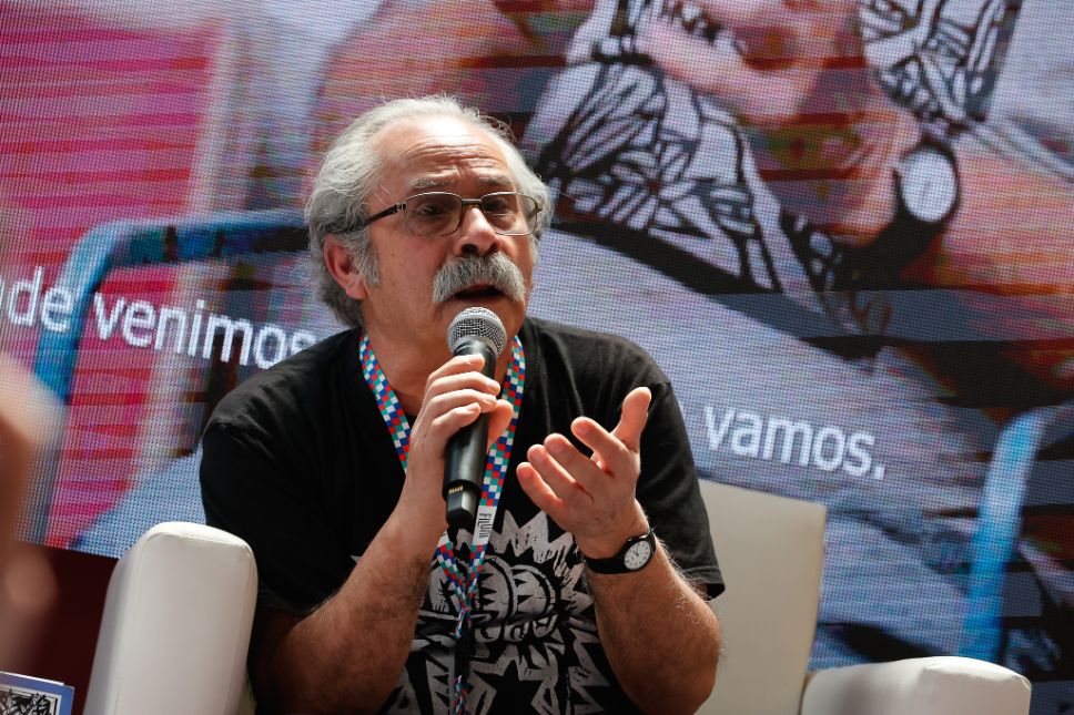 "Estos libros tienen que ver con cómo dejar constancia de un arte que muchas veces es efímero", señaló el artista.